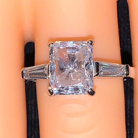 4 CARAT EMERALD CUT CUBIC ZIRCONIA RING - Picture 8 of 8